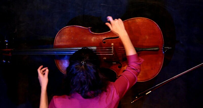 11Anaïs Soreil au violoncelle